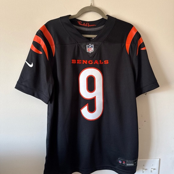 Nike Black and Orange Men's Jersey